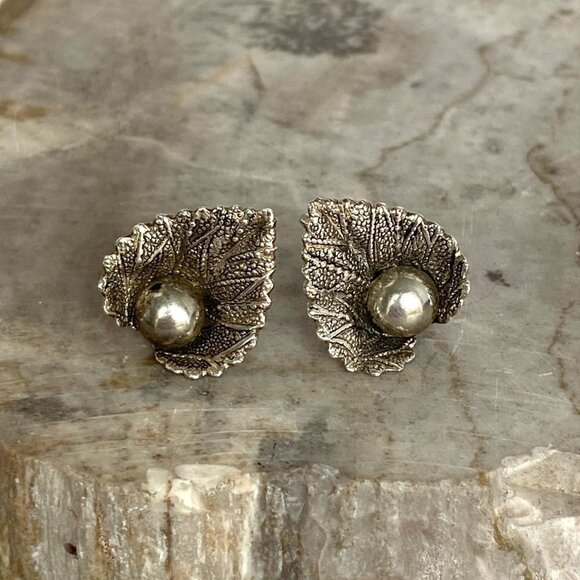 VTG Sterling Silver 925 Dainty 0.67" Textured Leaf Ball Screw Back Earrings - Picture 13 of 16
